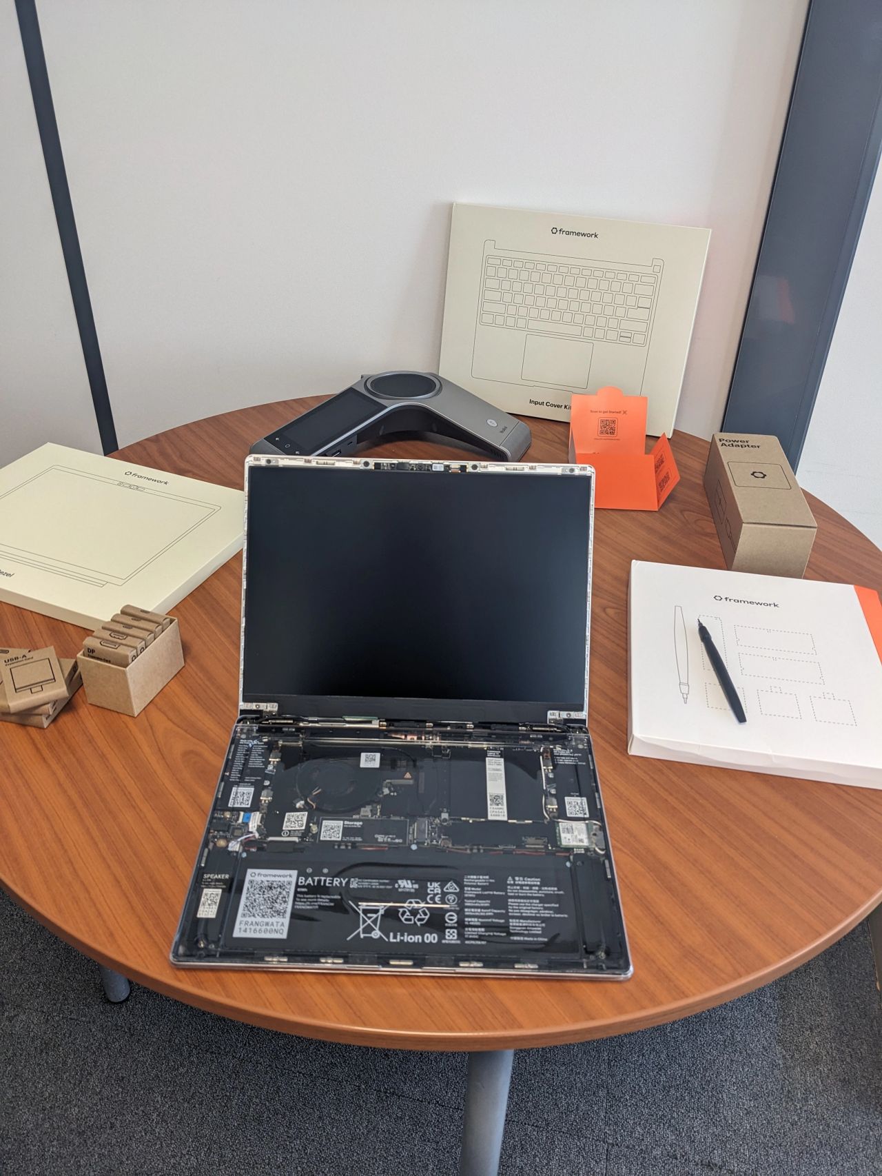 Assembling the Framework Laptop 13″ DIY edition
